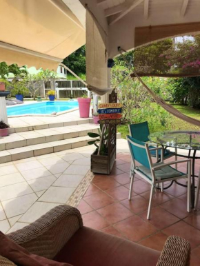 Studio cosy aux Abymes, piscine et jardin, 25 m²